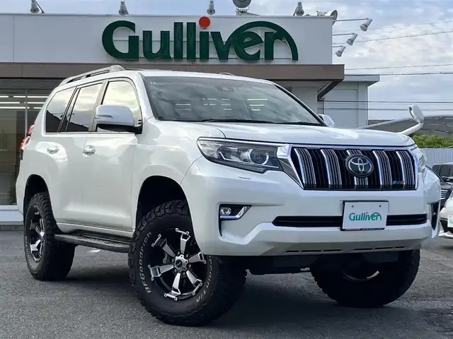 トヨタ ランドクルーザー プラド TX 三重県 2018(平30)年 5.1万km ホワイトパールクリスタルシャイン ワンオーナー /♪登録時走行距離50372km/♪サンルーフ/♪RAYS製17インチアルミホイール/♪ターボ/♪ルーフレール/♪ヒッチメンバー/♪リアラダー/♪リフトアップ/♪純正部品有り(スプリング・ショック)/♪トヨタセーフティセンス/　・PCS (プリクラッシュセーフティ)/　・LDA (レーンディパーチャーアラート)/　・レーダークルーズコントロール/♪ストラーダナビ/　・フルセグ・Bluetooth/　・DVD/CD再生・録音・USB/♪バックカメラ/♪2ndスタート/♪スマートキーx２/♪プッシュスタート/♪LEDヘッドライト/♪LEDフォグライト /♪オートマチックハイビーム/♪オートライト/♪革巻きステアリング/♪ステアリングスイッチ/♪ドライブレコーダー/♪電動格納ミラー/♪ウィンカーミラー/♪フロアマット/♪スペアタイヤ/♪ダウンヒルアシスト/♪横滑り防止機能/♪サイド/カーテン/ニーエアバック