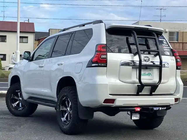 トヨタ ランドクルーザー プラド TX 三重県 2018(平30)年 5.1万km ホワイトパールクリスタルシャイン ワンオーナー /♪登録時走行距離50372km/♪サンルーフ/♪RAYS製17インチアルミホイール/♪ターボ/♪ルーフレール/♪ヒッチメンバー/♪リアラダー/♪リフトアップ/♪純正部品有り(スプリング・ショック)/♪トヨタセーフティセンス/　・PCS (プリクラッシュセーフティ)/　・LDA (レーンディパーチャーアラート)/　・レーダークルーズコントロール/♪ストラーダナビ/　・フルセグ・Bluetooth/　・DVD/CD再生・録音・USB/♪バックカメラ/♪2ndスタート/♪スマートキーx２/♪プッシュスタート/♪LEDヘッドライト/♪LEDフォグライト /♪オートマチックハイビーム/♪オートライト/♪革巻きステアリング/♪ステアリングスイッチ/♪ドライブレコーダー/♪電動格納ミラー/♪ウィンカーミラー/♪フロアマット/♪スペアタイヤ/♪ダウンヒルアシスト/♪横滑り防止機能/♪サイド/カーテン/ニーエアバック