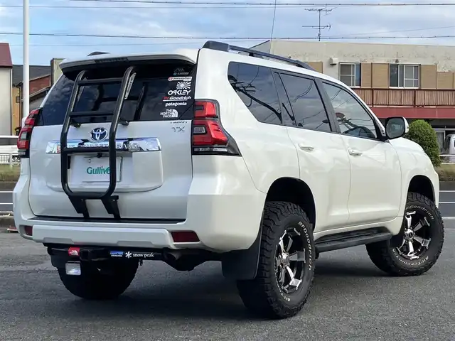 トヨタ ランドクルーザー プラド TX 三重県 2018(平30)年 5.1万km ホワイトパールクリスタルシャイン ワンオーナー /♪登録時走行距離50372km/♪サンルーフ/♪RAYS製17インチアルミホイール/♪ターボ/♪ルーフレール/♪ヒッチメンバー/♪リアラダー/♪リフトアップ/♪純正部品有り(スプリング・ショック)/♪トヨタセーフティセンス/　・PCS (プリクラッシュセーフティ)/　・LDA (レーンディパーチャーアラート)/　・レーダークルーズコントロール/♪ストラーダナビ/　・フルセグ・Bluetooth/　・DVD/CD再生・録音・USB/♪バックカメラ/♪2ndスタート/♪スマートキーx２/♪プッシュスタート/♪LEDヘッドライト/♪LEDフォグライト /♪オートマチックハイビーム/♪オートライト/♪革巻きステアリング/♪ステアリングスイッチ/♪ドライブレコーダー/♪電動格納ミラー/♪ウィンカーミラー/♪フロアマット/♪スペアタイヤ/♪ダウンヒルアシスト/♪横滑り防止機能/♪サイド/カーテン/ニーエアバック