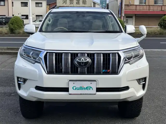 トヨタ ランドクルーザー プラド TX 三重県 2018(平30)年 5.1万km ホワイトパールクリスタルシャイン ワンオーナー /♪登録時走行距離50372km/♪サンルーフ/♪RAYS製17インチアルミホイール/♪ターボ/♪ルーフレール/♪ヒッチメンバー/♪リアラダー/♪リフトアップ/♪純正部品有り(スプリング・ショック)/♪トヨタセーフティセンス/　・PCS (プリクラッシュセーフティ)/　・LDA (レーンディパーチャーアラート)/　・レーダークルーズコントロール/♪ストラーダナビ/　・フルセグ・Bluetooth/　・DVD/CD再生・録音・USB/♪バックカメラ/♪2ndスタート/♪スマートキーx２/♪プッシュスタート/♪LEDヘッドライト/♪LEDフォグライト /♪オートマチックハイビーム/♪オートライト/♪革巻きステアリング/♪ステアリングスイッチ/♪ドライブレコーダー/♪電動格納ミラー/♪ウィンカーミラー/♪フロアマット/♪スペアタイヤ/♪ダウンヒルアシスト/♪横滑り防止機能/♪サイド/カーテン/ニーエアバック