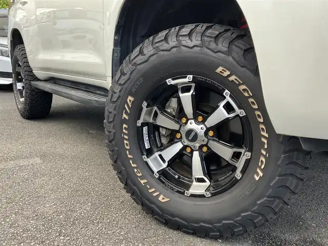 トヨタ ランドクルーザー プラド TX 三重県 2018(平30)年 5.1万km ホワイトパールクリスタルシャイン ワンオーナー /♪登録時走行距離50372km/♪サンルーフ/♪RAYS製17インチアルミホイール/♪ターボ/♪ルーフレール/♪ヒッチメンバー/♪リアラダー/♪リフトアップ/♪純正部品有り(スプリング・ショック)/♪トヨタセーフティセンス/　・PCS (プリクラッシュセーフティ)/　・LDA (レーンディパーチャーアラート)/　・レーダークルーズコントロール/♪ストラーダナビ/　・フルセグ・Bluetooth/　・DVD/CD再生・録音・USB/♪バックカメラ/♪2ndスタート/♪スマートキーx２/♪プッシュスタート/♪LEDヘッドライト/♪LEDフォグライト /♪オートマチックハイビーム/♪オートライト/♪革巻きステアリング/♪ステアリングスイッチ/♪ドライブレコーダー/♪電動格納ミラー/♪ウィンカーミラー/♪フロアマット/♪スペアタイヤ/♪ダウンヒルアシスト/♪横滑り防止機能/♪サイド/カーテン/ニーエアバック