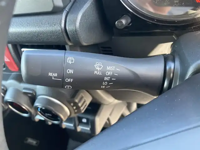 スズキ ジムニー XC 栃木県 2023(令5)年 0.8万km ピュアホワイトP スズキセーフティサポート/純正KENWOODナビ/フルセグTV/DVD/Bluetooth/USB/バックカメラ/ETC/ナビ連動前後ドライブレコーダー/クルーズコントロール/LEDヘッドライト/フォグランプ/オートハイビーム/スマートキー/プッシュEgスタート/純正マッドガード/純正フロアマット/アイドリングストップ/サイド/カーテンエアバッグ