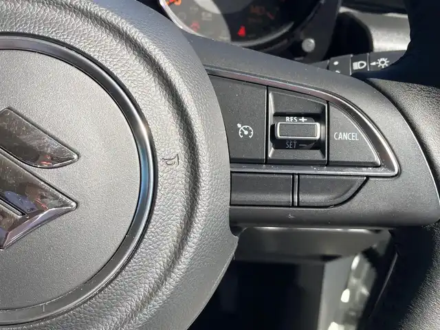 スズキ ジムニー XC 栃木県 2023(令5)年 0.8万km ピュアホワイトP スズキセーフティサポート/純正KENWOODナビ/フルセグTV/DVD/Bluetooth/USB/バックカメラ/ETC/ナビ連動前後ドライブレコーダー/クルーズコントロール/LEDヘッドライト/フォグランプ/オートハイビーム/スマートキー/プッシュEgスタート/純正マッドガード/純正フロアマット/アイドリングストップ/サイド/カーテンエアバッグ