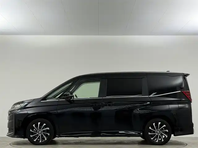 トヨタ ノア S－Z 埼玉県 2023(令5)年 3.5万km アティチュードブラックマイカ 禁煙車　純正10.5型ナビ　後席モニター　CD　DVD　BT　HDMI　TV　3眼ヘッドライト　ETC2.0　ドライブレコーダー　バックカメラ　ハーフレザーシート　温シート　スペアキー　衝突被害軽減