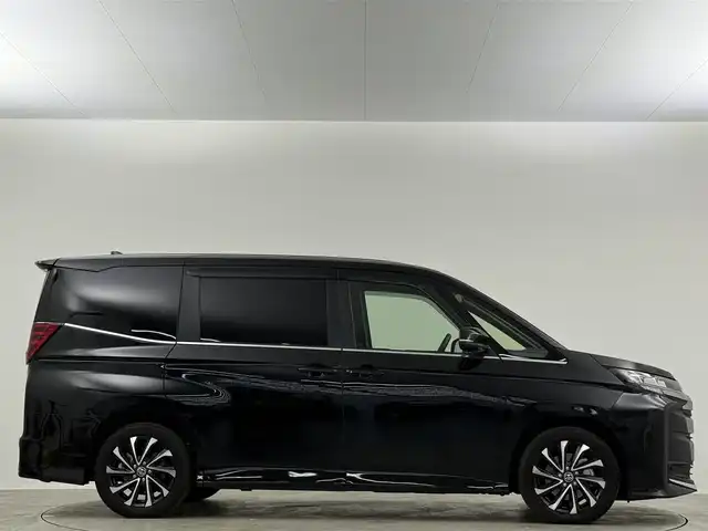 トヨタ ノア S－Z 埼玉県 2023(令5)年 3.5万km アティチュードブラックマイカ 禁煙車　純正10.5型ナビ　後席モニター　CD　DVD　BT　HDMI　TV　3眼ヘッドライト　ETC2.0　ドライブレコーダー　バックカメラ　ハーフレザーシート　温シート　スペアキー　衝突被害軽減