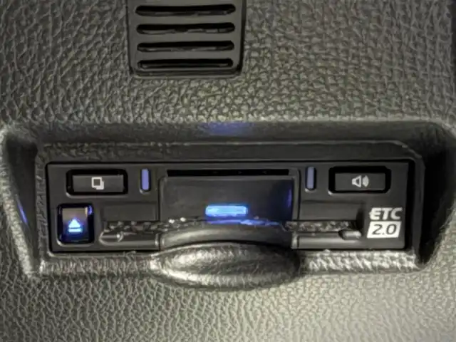 トヨタ ノア S－Z 埼玉県 2023(令5)年 3.5万km アティチュードブラックマイカ 禁煙車　純正10.5型ナビ　後席モニター　CD　DVD　BT　HDMI　TV　3眼ヘッドライト　ETC2.0　ドライブレコーダー　バックカメラ　ハーフレザーシート　温シート　スペアキー　衝突被害軽減