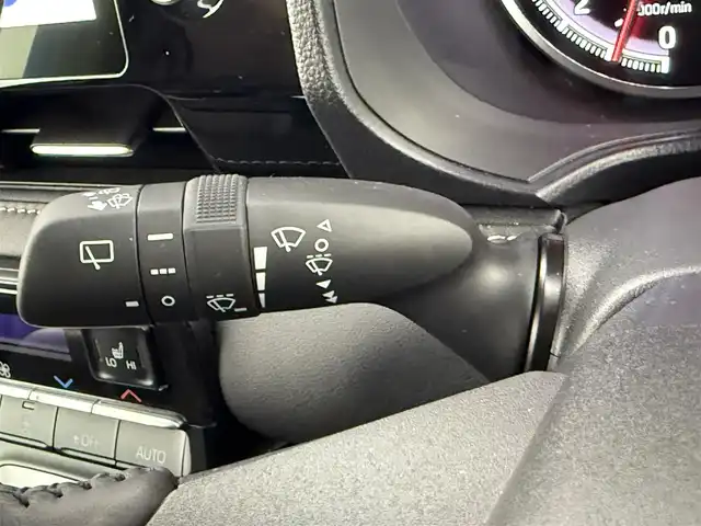 トヨタ ノア S－Z 埼玉県 2023(令5)年 3.5万km アティチュードブラックマイカ 禁煙車　純正10.5型ナビ　後席モニター　CD　DVD　BT　HDMI　TV　3眼ヘッドライト　ETC2.0　ドライブレコーダー　バックカメラ　ハーフレザーシート　温シート　スペアキー　衝突被害軽減