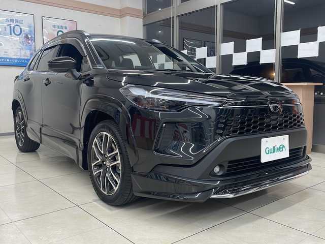 トヨタ カローラ クロス ハイブリッド Z 山形県 2025(令7)年 0.2万km ブラックマイカ ・ワンオーナー/・４WD/・モデリスタフルエアロ/・純正ディスプレイオーディオ/フルセグ/Bluetooth//AppleCarPlay/AndroidAuto/・バックカメラ/・前後純正ドラレコ/・ビルトインETC2.0/・プリクラッシュセーフティ/・レーダークルーズコントロール/・レーントレーシングアシスト/・オートマチックハイビーム/・ロードサインアシスト/・プロアクティブドライビングアシスト/・発進遅れ告知/・シグナルロードプロジェクション/・前席シートヒーター、ベンチレーション/・D席パワーシート/・ハンズフリーパワーバックドア/・フロントワイパーデアイサー/・置くだけ充電/・純正AW/・純正マット/・スペアキー1本/・保証書/・取扱説明書