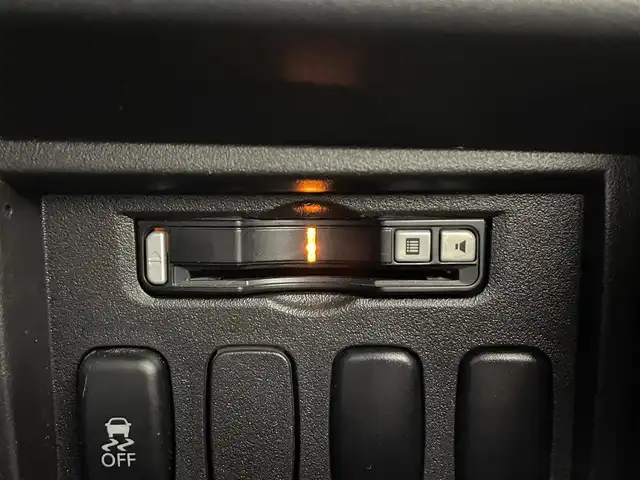 三菱 デリカＤ：５ D－Power package 埼玉県 2015(平27)年 3.5万km ウォームホワイトP/クールシルバー ナビ　後席　両側電動　温シート　Ｂカメラ　クルーズコントロール　ビルトインＥＴＣ　フルセグＴＶ　ＣＤ／ＤＶＤ　Ｂｌｕ－ｒａｙ　ＢＴ　ＨＤＭＩ　キセノンヘッドライト　フルフラット　ＭＴモード付ＡＴ