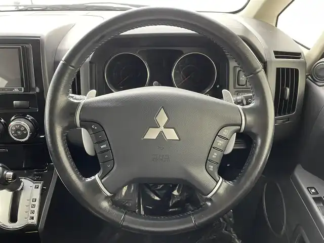 三菱 デリカＤ：５ D－Power package 埼玉県 2015(平27)年 3.5万km ウォームホワイトP/クールシルバー ナビ　後席　両側電動　温シート　Ｂカメラ　クルーズコントロール　ビルトインＥＴＣ　フルセグＴＶ　ＣＤ／ＤＶＤ　Ｂｌｕ－ｒａｙ　ＢＴ　ＨＤＭＩ　キセノンヘッドライト　フルフラット　ＭＴモード付ＡＴ