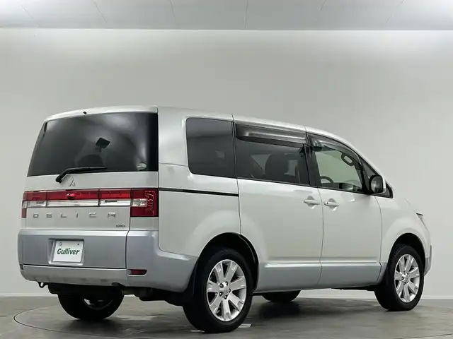 三菱 デリカＤ：５ D－Power package 埼玉県 2015(平27)年 3.5万km ウォームホワイトP/クールシルバー ナビ　後席　両側電動　温シート　Ｂカメラ　クルーズコントロール　ビルトインＥＴＣ　フルセグＴＶ　ＣＤ／ＤＶＤ　Ｂｌｕ－ｒａｙ　ＢＴ　ＨＤＭＩ　キセノンヘッドライト　フルフラット　ＭＴモード付ＡＴ