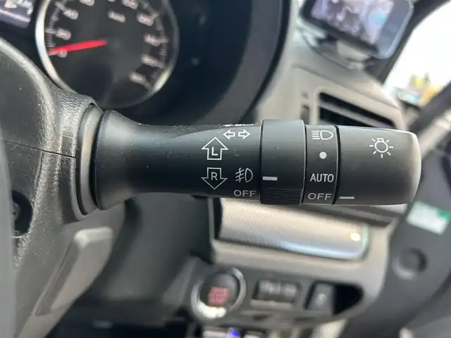 スバル インプレッサ スポーツ 2．0i－S アイサイト 青森県 2013(平25)年 2.7万km サテンホワイトパール ４WD/純正SDナビ/（BT／AM／FM／DVD〉/バックカメラ/ハーフレザーシート（黒）/パワーシート（運転席）/ステアリングスイッチ/パドルシフト/レーダークルーズコントロール/車線逸脱システム/アイドリングストップ/純正夏タイヤ積載/ETC/保証書/取り扱い説明書