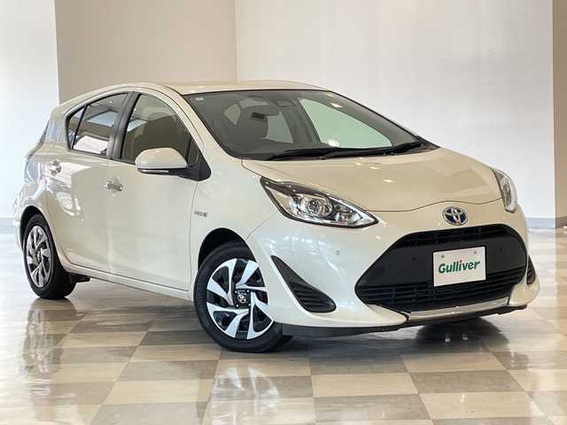 トヨタ アクア 福井県 2019(令1)年 8.9万km ホワイトパールクリスタルシャイン 純正７インチSDナビ/ワンセグTV/BT/CD/SD/AUX/AM/FM/バックカメラ/セーフティセンス/・パーキングサポートブレーキ/・レーンキープアシスト/・クリアランスソナー/・オートハイビーム/・先行車発進お知らせ/ビルトインETC/オートライト/LEDヘッドライト/プッシュスタート/スマートキー×2/社外フロアマット/ステアリングスイッチ