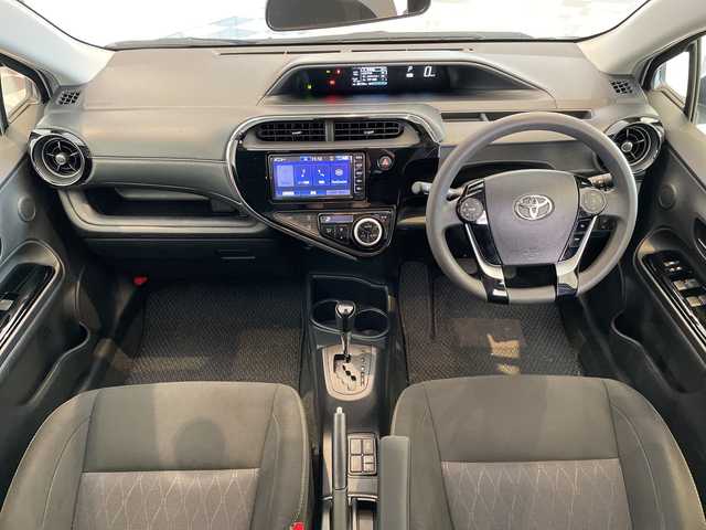 トヨタ アクア 福井県 2019(令1)年 8.9万km ホワイトパールクリスタルシャイン 純正７インチSDナビ/ワンセグTV/BT/CD/SD/AUX/AM/FM/バックカメラ/セーフティセンス/・パーキングサポートブレーキ/・レーンキープアシスト/・クリアランスソナー/・オートハイビーム/・先行車発進お知らせ/ビルトインETC/オートライト/LEDヘッドライト/プッシュスタート/スマートキー×2/社外フロアマット/ステアリングスイッチ