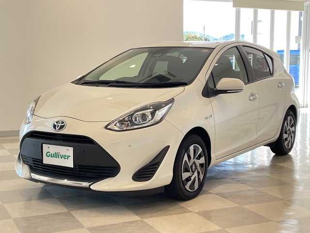 トヨタ アクア 福井県 2019(令1)年 8.9万km ホワイトパールクリスタルシャイン 純正７インチSDナビ/ワンセグTV/BT/CD/SD/AUX/AM/FM/バックカメラ/セーフティセンス/・パーキングサポートブレーキ/・レーンキープアシスト/・クリアランスソナー/・オートハイビーム/・先行車発進お知らせ/ビルトインETC/オートライト/LEDヘッドライト/プッシュスタート/スマートキー×2/社外フロアマット/ステアリングスイッチ