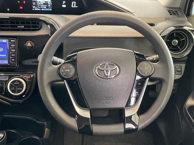 トヨタ アクア 福井県 2019(令1)年 8.9万km ホワイトパールクリスタルシャイン 純正７インチSDナビ/ワンセグTV/BT/CD/SD/AUX/AM/FM/バックカメラ/セーフティセンス/・パーキングサポートブレーキ/・レーンキープアシスト/・クリアランスソナー/・オートハイビーム/・先行車発進お知らせ/ビルトインETC/オートライト/LEDヘッドライト/プッシュスタート/スマートキー×2/社外フロアマット/ステアリングスイッチ