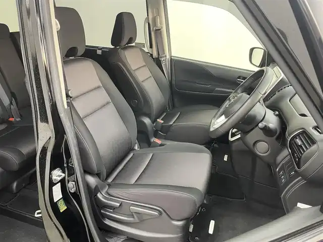 日産 セレナ ハイウェイスターVセレクションⅡ 埼玉県 2019(令1)年 4.8万km ダイヤモンドブラック プロパイロット/フリップダウンモニター/純正９インチナビ/衝突軽減/全周囲カメラ/両側パワースライドドア/パーキングアシスト/デジタルインナーミラー/フルセグＴＶ/ステアリングスイッチ/スマートキー/プッシュスタート/ＥＴＣ