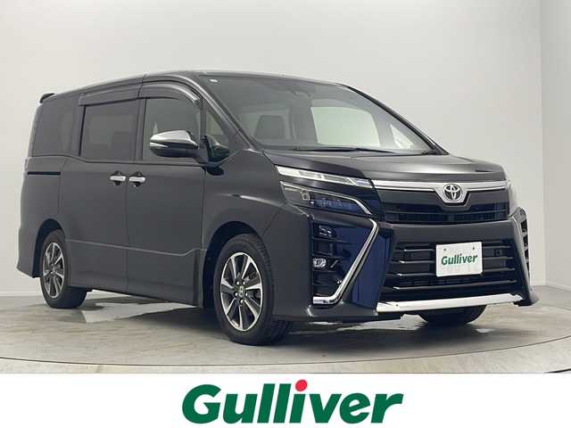 トヨタ ヴォクシー ZS 煌Ⅲ 大阪府 2021(令3)年 5.9万km ブラック 【安全装備】/トヨタセーフティセンス/プリクラッシュセーフティ/（レーザーレーダー・単眼カメラ方式）/（自車車速約30km/hから80km/h間：ブレーキアシスト機能発動）/（自車車速約10km/hから80km/h間踏力無時：約30km/h減速）/レーンディパーチャーアラート/（作動車速50km/h以上時）/オートマチックハイビーム/（作動車速30km/h以上時）/先行車発進お知らせ機能/純正１０インチナビ　/両側パワースライドドア　/純正後席フリップダウンモニター　/ＥＴＣ車載器　/バックカメラ　/プッシュスタート　/スマートキー　/アイドリングストップ　