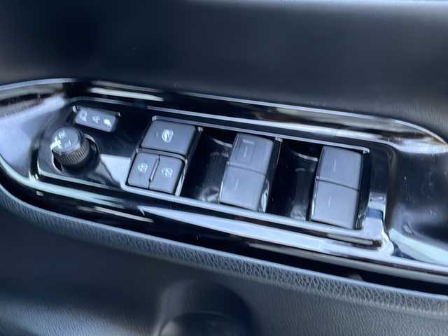 トヨタ ヴォクシー ZS 煌Ⅲ 大阪府 2021(令3)年 5.9万km ブラック 【安全装備】/トヨタセーフティセンス/プリクラッシュセーフティ/（レーザーレーダー・単眼カメラ方式）/（自車車速約30km/hから80km/h間：ブレーキアシスト機能発動）/（自車車速約10km/hから80km/h間踏力無時：約30km/h減速）/レーンディパーチャーアラート/（作動車速50km/h以上時）/オートマチックハイビーム/（作動車速30km/h以上時）/先行車発進お知らせ機能/純正１０インチナビ　/両側パワースライドドア　/純正後席フリップダウンモニター　/ＥＴＣ車載器　/バックカメラ　/プッシュスタート　/スマートキー　/アイドリングストップ　
