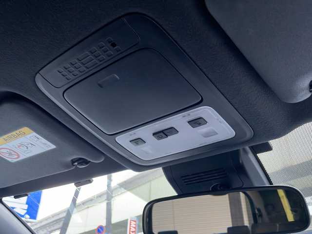 トヨタ ヴォクシー ZS 煌Ⅲ 大阪府 2021(令3)年 5.9万km ブラック 【安全装備】/トヨタセーフティセンス/プリクラッシュセーフティ/（レーザーレーダー・単眼カメラ方式）/（自車車速約30km/hから80km/h間：ブレーキアシスト機能発動）/（自車車速約10km/hから80km/h間踏力無時：約30km/h減速）/レーンディパーチャーアラート/（作動車速50km/h以上時）/オートマチックハイビーム/（作動車速30km/h以上時）/先行車発進お知らせ機能/純正１０インチナビ　/両側パワースライドドア　/純正後席フリップダウンモニター　/ＥＴＣ車載器　/バックカメラ　/プッシュスタート　/スマートキー　/アイドリングストップ　
