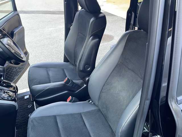トヨタ ヴォクシー ZS 煌Ⅲ 大阪府 2021(令3)年 5.9万km ブラック 【安全装備】/トヨタセーフティセンス/プリクラッシュセーフティ/（レーザーレーダー・単眼カメラ方式）/（自車車速約30km/hから80km/h間：ブレーキアシスト機能発動）/（自車車速約10km/hから80km/h間踏力無時：約30km/h減速）/レーンディパーチャーアラート/（作動車速50km/h以上時）/オートマチックハイビーム/（作動車速30km/h以上時）/先行車発進お知らせ機能/純正１０インチナビ　/両側パワースライドドア　/純正後席フリップダウンモニター　/ＥＴＣ車載器　/バックカメラ　/プッシュスタート　/スマートキー　/アイドリングストップ　