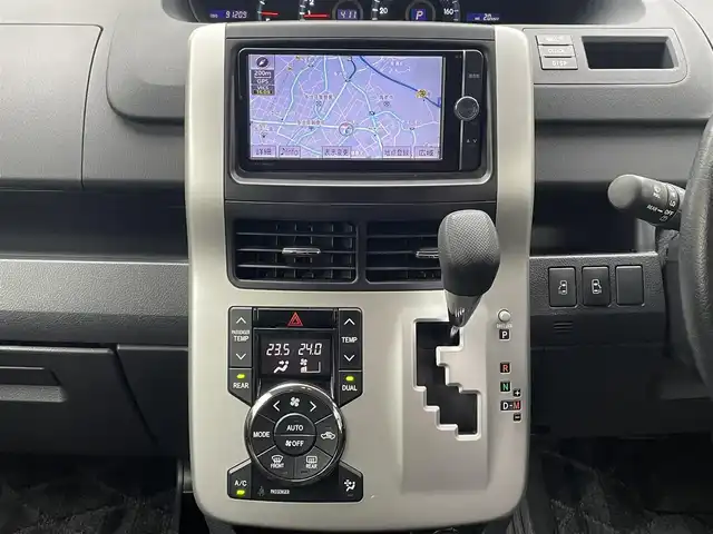 トヨタ ノア X スペシャルエディション 岐阜県 2013(平25)年 9.2万km ブラック 純正SD7型ナビ(NSZT-W64G)/(フルセグテレビ/CD/DVD/Bluetooth)/バックカメラ/ステアリングリモコン/ビルトインETC/ドライブレコーダー/プッシュスタート/両側パワースライドドア/オートライト