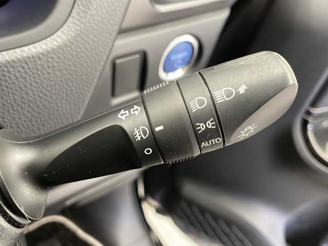 トヨタ エスクァイア ハイブリッド Gi プレミアムパッケージ ブラックテーラード 長野県 2020(令2)年 2.6万km ブラック 純正9インチナビ/両側パワースライドドア/トヨタセーフティセンスC/クルーズコントロール/ドライブレコーダー/パーキングサポートブレーキ/クリアランスソナー/バックカメラ/先行車発進お知らせ/フルセグTV/Bluetooth/CD/DVD/USB/HDMI/ビルトインETC（DSRC）/シートヒーター（運転席、助手席）/オートライト/LEDヘッドライト/オートマチックハイビーム/フォグランプ/ステアリングスイッチ/ステアリングヒーター/革巻きステアリング/純正フロアマット/純正アルミホイール/2列目サンシェード/電動格納ミラー/ウインカーミラー/ドアバイザー