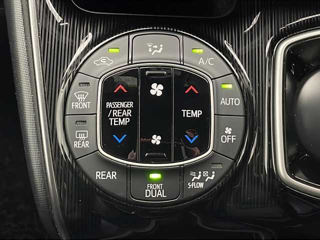 トヨタ エスクァイア ハイブリッド Gi プレミアムパッケージ ブラックテーラード 長野県 2020(令2)年 2.6万km ブラック 純正9インチナビ/両側パワースライドドア/トヨタセーフティセンスC/クルーズコントロール/ドライブレコーダー/パーキングサポートブレーキ/クリアランスソナー/バックカメラ/先行車発進お知らせ/フルセグTV/Bluetooth/CD/DVD/USB/HDMI/ビルトインETC（DSRC）/シートヒーター（運転席、助手席）/オートライト/LEDヘッドライト/オートマチックハイビーム/フォグランプ/ステアリングスイッチ/ステアリングヒーター/革巻きステアリング/純正フロアマット/純正アルミホイール/2列目サンシェード/電動格納ミラー/ウインカーミラー/ドアバイザー