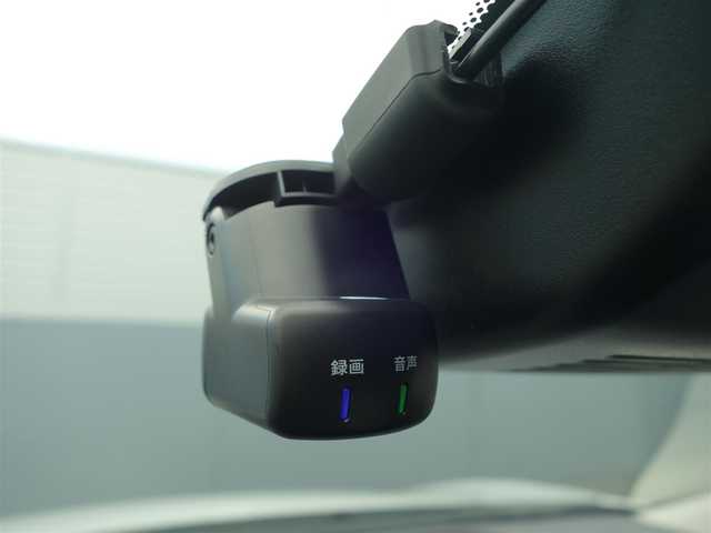 日産 ノート X 静岡県 2021(令3)年 0.9万km ピュアホワイトパール 法人ワンオーナー／禁煙車/走行距離9千キロ/車検R8年6月23日/全方位運転支援システム/　・インテリジェントエマージェンシーブレーキ/　・踏み間違い衝突防止アシスト/　・標識検知機能/　・前方衝突予測警報/　・車両逸脱警報/　・ふらつき警報/　・車線逸脱防止支援システム/後側方衝突防止支援システム/後側方車両検知機能/後退時車両検知機能/プロパイロット/インテリジェントアラウンドビューモニター/インテリジェントルームミラー/純正前方ドライブレコーダー（DH5-S）/純正ナビ/　BT/USB/HDMI/AM.FM/フルセグTV/ビルトインETC2.0/ワイヤレス充電器/USB電源ソケット/スマートキー／プッシュスタート/純正フロアマット／ドアバイザー/取扱説明書／保証書