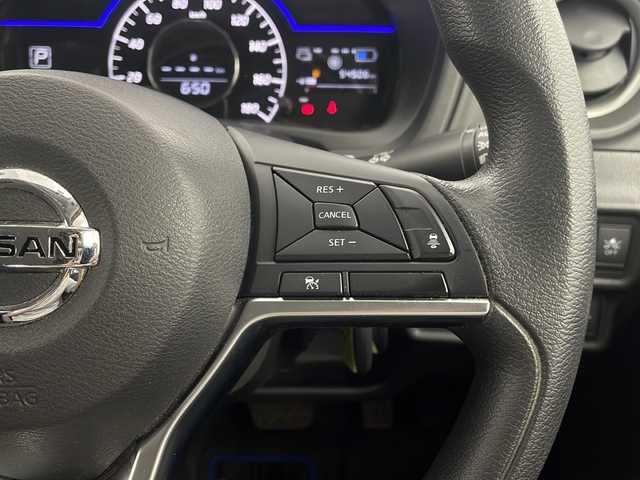 日産 ノート e－パワー X 栃木県 2019(令1)年 5.5万km ブリリアントホワイトパール インテリジェント ルームミラー/純正SDナビ(MM318D-W)/ Bluetooth/フルセグTV/CD/DVD/SD/AUX/AM/FM/インテリジェント エマージェンシー ブレーキ/・インテリジェント クルーズコントロール/・車線逸脱警報/・踏み間違い衝突防止アシスト/ETC2.0/ドライブレコーダー(CELLSTAR CSD-610FHR)/レーダー探知機(COMTEC ZERO 805V)/ドアバイザー/オートライト/ハロゲンヘッドライト/社外15インチアルミホイール/スマートキー×3本/保証書、取扱説明書
