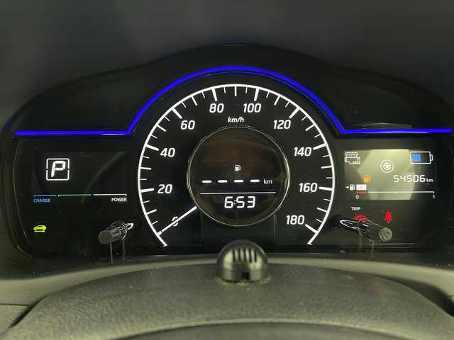 日産 ノート e－パワー X 栃木県 2019(令1)年 5.5万km ブリリアントホワイトパール インテリジェント ルームミラー/純正SDナビ(MM318D-W)/ Bluetooth/フルセグTV/CD/DVD/SD/AUX/AM/FM/インテリジェント エマージェンシー ブレーキ/・インテリジェント クルーズコントロール/・車線逸脱警報/・踏み間違い衝突防止アシスト/ETC2.0/ドライブレコーダー(CELLSTAR CSD-610FHR)/レーダー探知機(COMTEC ZERO 805V)/ドアバイザー/オートライト/ハロゲンヘッドライト/社外15インチアルミホイール/スマートキー×3本/保証書、取扱説明書