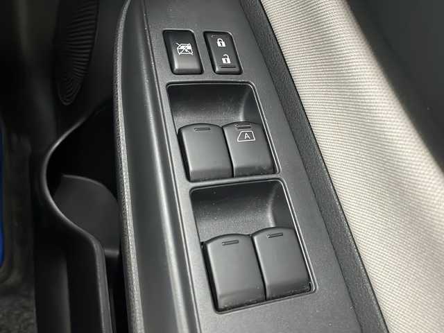日産 ノート e－パワー X 栃木県 2019(令1)年 5.5万km ブリリアントホワイトパール インテリジェント ルームミラー/純正SDナビ(MM318D-W)/ Bluetooth/フルセグTV/CD/DVD/SD/AUX/AM/FM/インテリジェント エマージェンシー ブレーキ/・インテリジェント クルーズコントロール/・車線逸脱警報/・踏み間違い衝突防止アシスト/ETC2.0/ドライブレコーダー(CELLSTAR CSD-610FHR)/レーダー探知機(COMTEC ZERO 805V)/ドアバイザー/オートライト/ハロゲンヘッドライト/社外15インチアルミホイール/スマートキー×3本/保証書、取扱説明書