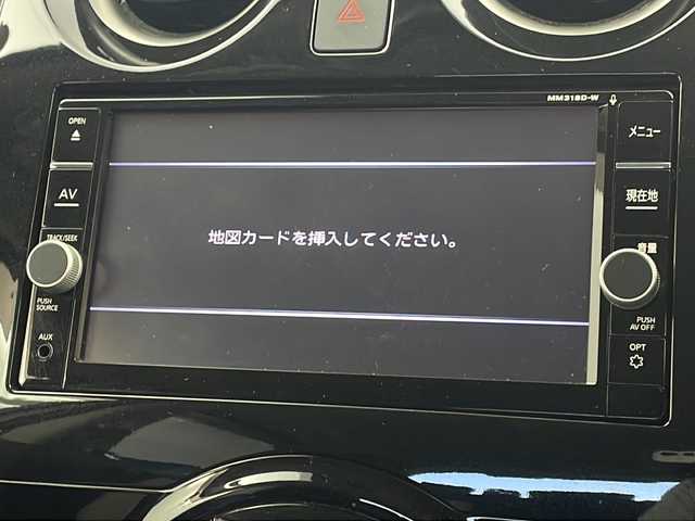 日産 ノート e－パワー X 栃木県 2019(令1)年 5.5万km ブリリアントホワイトパール インテリジェント ルームミラー/純正SDナビ(MM318D-W)/ Bluetooth/フルセグTV/CD/DVD/SD/AUX/AM/FM/インテリジェント エマージェンシー ブレーキ/・インテリジェント クルーズコントロール/・車線逸脱警報/・踏み間違い衝突防止アシスト/ETC2.0/ドライブレコーダー(CELLSTAR CSD-610FHR)/レーダー探知機(COMTEC ZERO 805V)/ドアバイザー/オートライト/ハロゲンヘッドライト/社外15インチアルミホイール/スマートキー×3本/保証書、取扱説明書