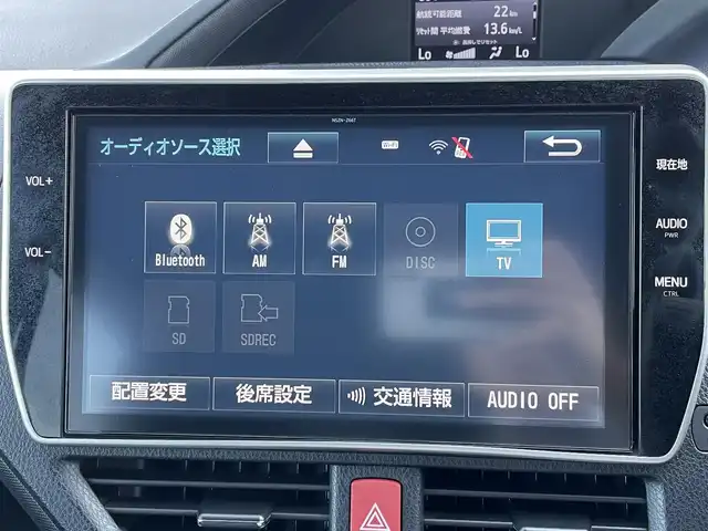トヨタ ヴォクシー ハイブリッド ZS 千葉県 2017(平29)年 6.3万km ブラッキッシュアゲハガラスフレーク 純正10インチナビ/(フルセグTV CD DVD BT FM AM)/デジタルインナーミラー/バックカメラ/衝突被害軽減システム/車線逸脱警報/クルーズコントロール/純正12インチフリップダウンモニター/両側パワースライドドア/横滑り防止装置/ビルトインETC2.0/ドライブレコーダー/アイドリングストップ/LEDヘッドライト/フォグランプ/オートライト/ウィンカーミラー/電動格納ミラー/純正16インチAW/シートヒーター/シートリフター/プッシュスタート/スマートキー/フロアマット/スペアキー/取扱説明書/保証書