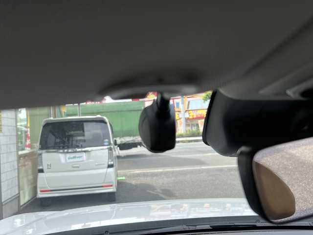 ホンダ ヴェゼル ハイブリッド e:HEV Z 埼玉県 2023(令5)年 1.4万km プラチナホワイトパール 純正ナビ　/フルセグ/USB/FM/前後ドライブレコーダー/バックカメラ　/ビルトインＥＴＣ　/前席シートヒーター　/ＡＣＣ　/ハンドルヒーター　/パドルシフト　/ＢＳＭ　/パワーバックドア　/横滑り防止/クリアランスソナー/レーンキープアシスト/踏み間違え防止/衝突軽減システム/ダウンヒルアシストコントロール/電動パーキング/ブレーキホールド/スマートキー２本　/保証書　/取扱説明書