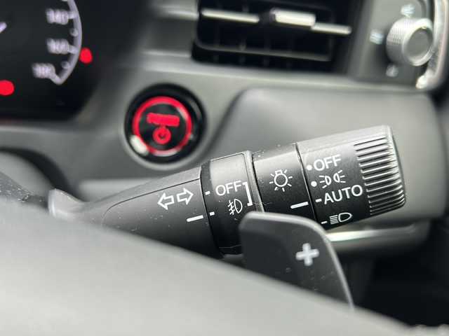 ホンダ ヴェゼル ハイブリッド e:HEV Z 埼玉県 2023(令5)年 1.4万km プラチナホワイトパール 純正ナビ　/フルセグ/USB/FM/前後ドライブレコーダー/バックカメラ　/ビルトインＥＴＣ　/前席シートヒーター　/ＡＣＣ　/ハンドルヒーター　/パドルシフト　/ＢＳＭ　/パワーバックドア　/横滑り防止/クリアランスソナー/レーンキープアシスト/踏み間違え防止/衝突軽減システム/ダウンヒルアシストコントロール/電動パーキング/ブレーキホールド/スマートキー２本　/保証書　/取扱説明書