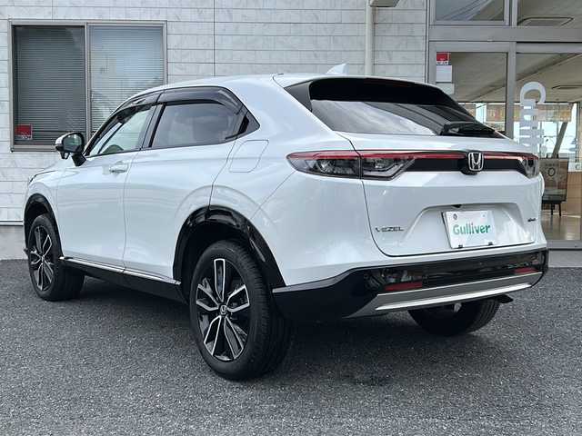 ホンダ ヴェゼル ハイブリッド e:HEV Z 埼玉県 2023(令5)年 1.4万km プラチナホワイトパール 純正ナビ　/フルセグ/USB/FM/前後ドライブレコーダー/バックカメラ　/ビルトインＥＴＣ　/前席シートヒーター　/ＡＣＣ　/ハンドルヒーター　/パドルシフト　/ＢＳＭ　/パワーバックドア　/横滑り防止/クリアランスソナー/レーンキープアシスト/踏み間違え防止/衝突軽減システム/ダウンヒルアシストコントロール/電動パーキング/ブレーキホールド/スマートキー２本　/保証書　/取扱説明書