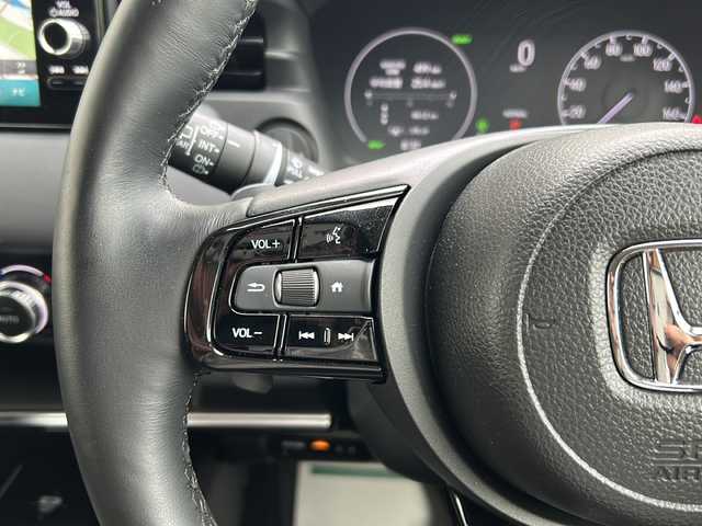 ホンダ ヴェゼル ハイブリッド e:HEV Z 埼玉県 2023(令5)年 1.4万km プラチナホワイトパール 純正ナビ　/フルセグ/USB/FM/前後ドライブレコーダー/バックカメラ　/ビルトインＥＴＣ　/前席シートヒーター　/ＡＣＣ　/ハンドルヒーター　/パドルシフト　/ＢＳＭ　/パワーバックドア　/横滑り防止/クリアランスソナー/レーンキープアシスト/踏み間違え防止/衝突軽減システム/ダウンヒルアシストコントロール/電動パーキング/ブレーキホールド/スマートキー２本　/保証書　/取扱説明書