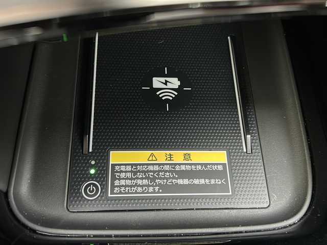 ホンダ ヴェゼル ハイブリッド e:HEV Z 埼玉県 2023(令5)年 1.4万km プラチナホワイトパール 純正ナビ　/フルセグ/USB/FM/前後ドライブレコーダー/バックカメラ　/ビルトインＥＴＣ　/前席シートヒーター　/ＡＣＣ　/ハンドルヒーター　/パドルシフト　/ＢＳＭ　/パワーバックドア　/横滑り防止/クリアランスソナー/レーンキープアシスト/踏み間違え防止/衝突軽減システム/ダウンヒルアシストコントロール/電動パーキング/ブレーキホールド/スマートキー２本　/保証書　/取扱説明書