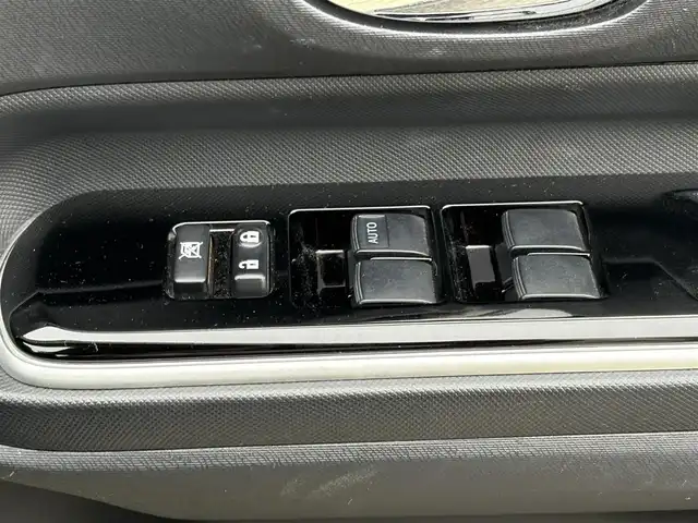 トヨタ アクア クロスオーバー 大分県 2017(平29)年 10.5万km ベージュ TOYOTAセーフティセンス/・プリクラッシュセーフティ/・レーンディパーチャアラート/・オートマチックハイビーム/純正SDナビ　型式：NSZT-W66T/【フルセグTV、DVD再生可、BT対応】/ステアリングスイッチ/バックカメラ/プッシュスタート/スマートキー/ビルトインETC/社外ドライブレコーダー　型式：ND-DVR10/ハーフレザーシート/横滑り防止装置/電動格納ミラー/オートライト/ハロゲンヘッドライト/純正16インチアルミホイール