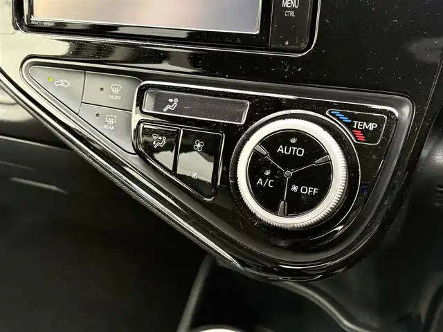 トヨタ アクア クロスオーバー 大分県 2017(平29)年 10.5万km ベージュ TOYOTAセーフティセンス/・プリクラッシュセーフティ/・レーンディパーチャアラート/・オートマチックハイビーム/純正SDナビ　型式：NSZT-W66T/【フルセグTV、DVD再生可、BT対応】/ステアリングスイッチ/バックカメラ/プッシュスタート/スマートキー/ビルトインETC/社外ドライブレコーダー　型式：ND-DVR10/ハーフレザーシート/横滑り防止装置/電動格納ミラー/オートライト/ハロゲンヘッドライト/純正16インチアルミホイール