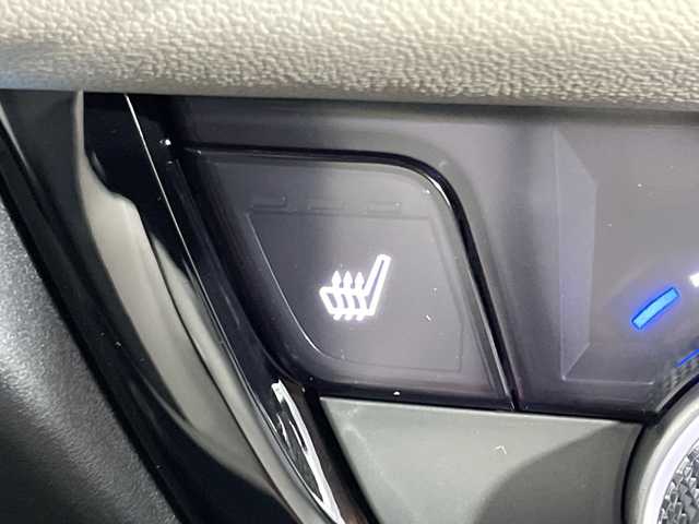 ホンダ ヴェゼル ハイブリッド e:HEV Z PLaYパッケージ 神奈川県 2025(令7)年 0.1万km パールⅡ ホンダセンシング/純正ディスプレイオーディオ/・BT/フルセグTV/AppleCarPlay/AndroidAuto/USB/AM/FM/バックカメラ/電動リアゲート/Qi充電/ハーフレザーシート/シートヒーター(D/N)/革巻きステアリング/ステアリングスイッチ/ステアリングヒーター/Autoライト/パドルシフト/ダウンヒルアシストコントロール/電動パーキングブレーキ/オートホールド/ビルトインETC2.0/クリアランスソナー/LEDヘッドライト/LEDフォグランプ/スマートキー/スペアキー/プッシュスタートボタン/シートリフター/電動格納ミラー/ウィンカーミラー/純正18インチアルミホイール