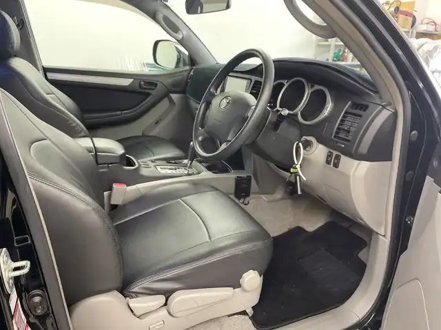 トヨタ ハイラックス サーフ SSR－X LTD 道央・札幌 2006(平18)年 14万km ブラック ・4WD/・社外メモリナビ/・CD/DVD/SD/フルセグTV/・Bluetooth接続/・社外エンジンスターター/・センターデフロック/・社外シートカバー/・ルーフレール/・ETC/AC100V/・オートライト/LEDヘッドライト/・フォグランプ/ドアバイザー