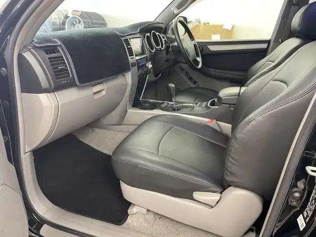 トヨタ ハイラックス サーフ SSR－X LTD 道央・札幌 2006(平18)年 14万km ブラック ・4WD/・社外メモリナビ/・CD/DVD/SD/フルセグTV/・Bluetooth接続/・社外エンジンスターター/・センターデフロック/・社外シートカバー/・ルーフレール/・ETC/AC100V/・オートライト/LEDヘッドライト/・フォグランプ/ドアバイザー