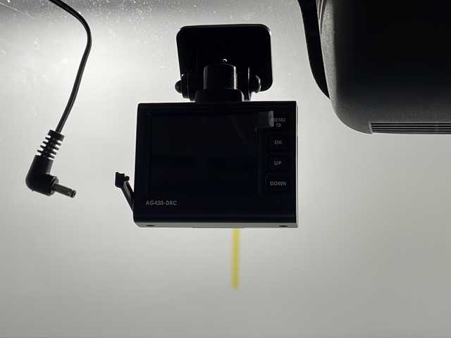 スズキ スペーシア カスタム HYBRID XS 沖縄県 2021(令3)年 6.4万km ピュアホワイトP 県外仕入　/禁煙車　/社外ナビ　/　ＤＶＤ　ＣＤ　Ｂｌｕｅｔｏｏｔｈ　/バックカメラ　/両側パワースライドドア　/レーダークルーズコントロール　/前方ドライブレコーダー　/デュアルカメラブレーキサポート/シートヒーター
