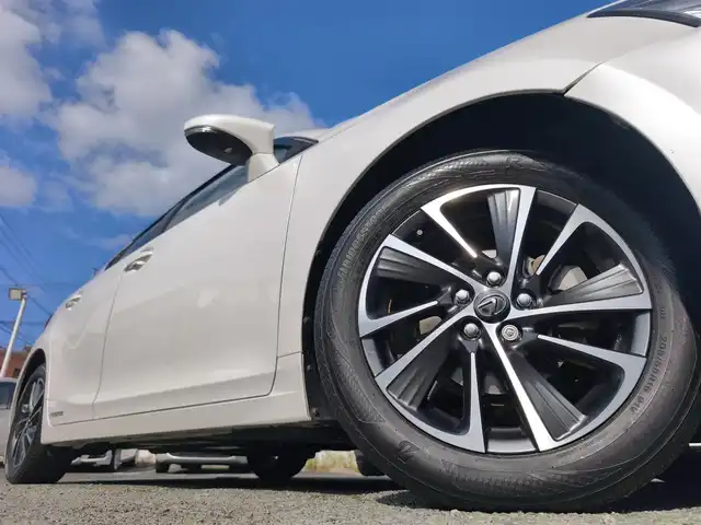 レクサス ＣＴ 200h バージョンC 熊本県 2018(平30)年 11.5万km ソニッククォーツ 純正ナビ/【フルセグTV/Bluetooth/CD/DVD】/バックカメラ/レーダークルーズコントロール/衝突軽減防止装置/コーナーセンサー/レーンキープアシスト/パドルシフト/オートLEDライト/オートハイビーム/ウィンカーミラー/純正16インチAW/前席パワーシート/前席シートヒーター/革巻きステアリング/ステアリングスイッチ/ドライブレコーダー/ETC2.0/純正ドアバイザー/純正フロアマット/横滑り防止装置/ABS/盗難防止装置