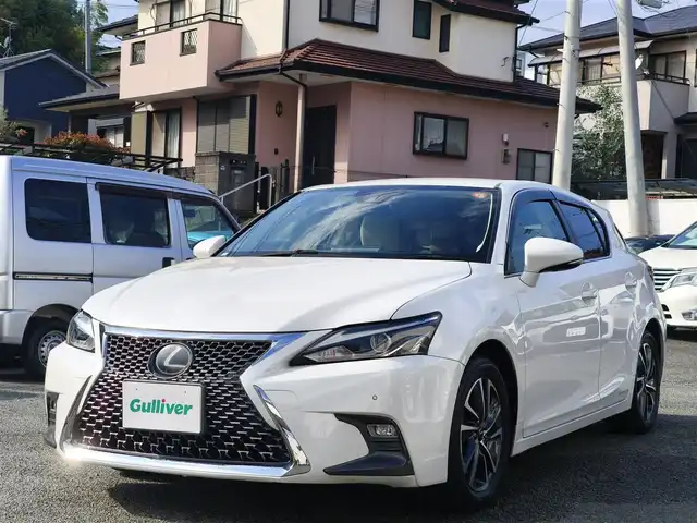 レクサス ＣＴ 200h バージョンC 熊本県 2018(平30)年 11.5万km ソニッククォーツ 純正ナビ/【フルセグTV/Bluetooth/CD/DVD】/バックカメラ/レーダークルーズコントロール/衝突軽減防止装置/コーナーセンサー/レーンキープアシスト/パドルシフト/オートLEDライト/オートハイビーム/ウィンカーミラー/純正16インチAW/前席パワーシート/前席シートヒーター/革巻きステアリング/ステアリングスイッチ/ドライブレコーダー/ETC2.0/純正ドアバイザー/純正フロアマット/横滑り防止装置/ABS/盗難防止装置