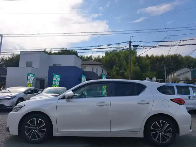 レクサス ＣＴ 200h バージョンC 熊本県 2018(平30)年 11.5万km ソニッククォーツ 純正ナビ/【フルセグTV/Bluetooth/CD/DVD】/バックカメラ/レーダークルーズコントロール/衝突軽減防止装置/コーナーセンサー/レーンキープアシスト/パドルシフト/オートLEDライト/オートハイビーム/ウィンカーミラー/純正16インチAW/前席パワーシート/前席シートヒーター/革巻きステアリング/ステアリングスイッチ/ドライブレコーダー/ETC2.0/純正ドアバイザー/純正フロアマット/横滑り防止装置/ABS/盗難防止装置
