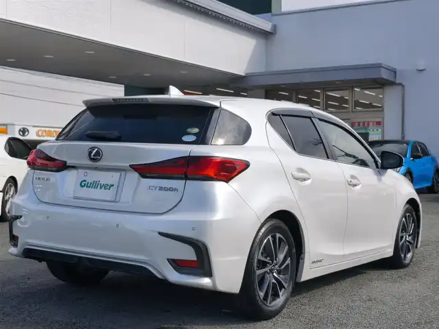 レクサス ＣＴ 200h バージョンC 熊本県 2018(平30)年 11.5万km ソニッククォーツ 純正ナビ/【フルセグTV/Bluetooth/CD/DVD】/バックカメラ/レーダークルーズコントロール/衝突軽減防止装置/コーナーセンサー/レーンキープアシスト/パドルシフト/オートLEDライト/オートハイビーム/ウィンカーミラー/純正16インチAW/前席パワーシート/前席シートヒーター/革巻きステアリング/ステアリングスイッチ/ドライブレコーダー/ETC2.0/純正ドアバイザー/純正フロアマット/横滑り防止装置/ABS/盗難防止装置