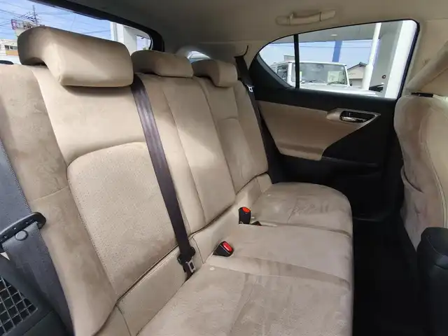レクサス ＣＴ 200h バージョンC 熊本県 2018(平30)年 11.5万km ソニッククォーツ 純正ナビ/【フルセグTV/Bluetooth/CD/DVD】/バックカメラ/レーダークルーズコントロール/衝突軽減防止装置/コーナーセンサー/レーンキープアシスト/パドルシフト/オートLEDライト/オートハイビーム/ウィンカーミラー/純正16インチAW/前席パワーシート/前席シートヒーター/革巻きステアリング/ステアリングスイッチ/ドライブレコーダー/ETC2.0/純正ドアバイザー/純正フロアマット/横滑り防止装置/ABS/盗難防止装置
